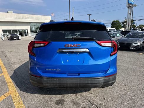 Used 2024 GMC Terrain SLE w/ Driver Convenience Package FWD image 7
