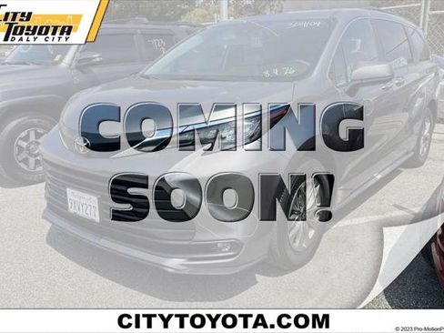Certified 2026 Toyota Sienna XLE FWD image 1
