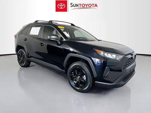 Used 2019 Toyota RAV4 LE image 1