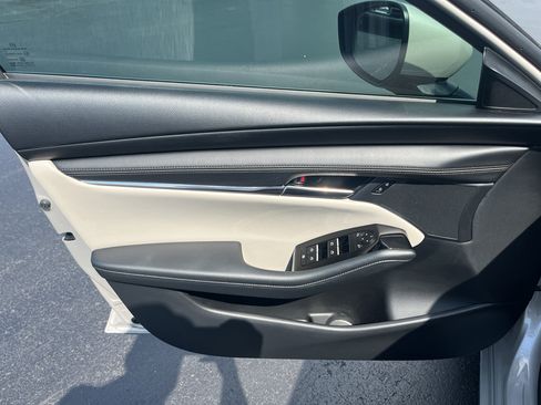 Used 2023 MAZDA MAZDA3 s FWD image 10