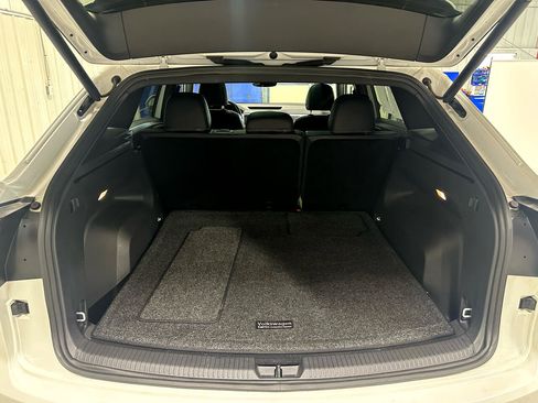 Used 2021 Volkswagen Atlas Cross Sport SE w/ Panoramic Sunroof Package image 20