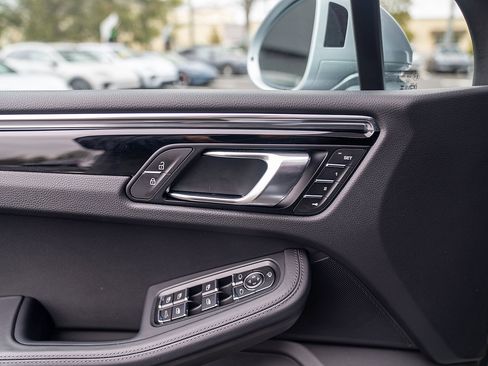 Certified 2026 Porsche Macan image 18
