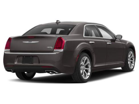 Used 2018 Chrysler 300 C w/ Safetytec Plus Group RWD image 5