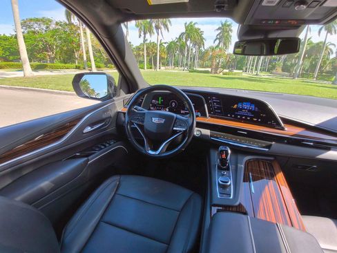 Used 2022 Cadillac Escalade ESV Luxury RWD image 10