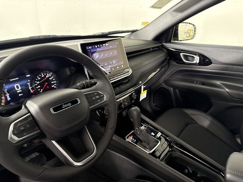 New 2026 Jeep Compass Latitude image 27