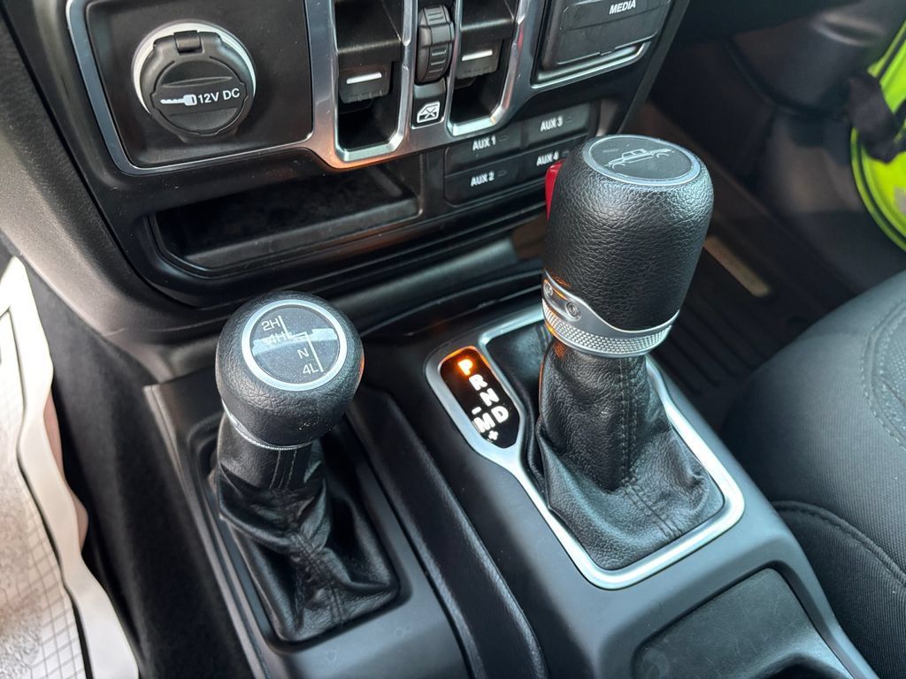 Used 2021 Jeep Gladiator Sport AWD/4WD image 28