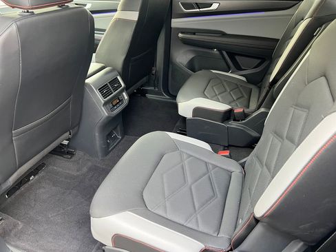 Used 2024 Volkswagen Atlas Peak Edition SE AWD/4WD image 12