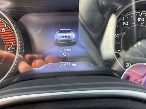 Used 2021 Jeep Cherokee Latitude Lux w/ Comfort/Convenience Group image 20