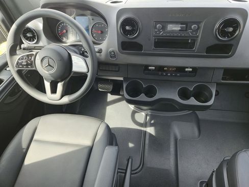 New 2024 Mercedes-Benz Sprinter 2500 image 9