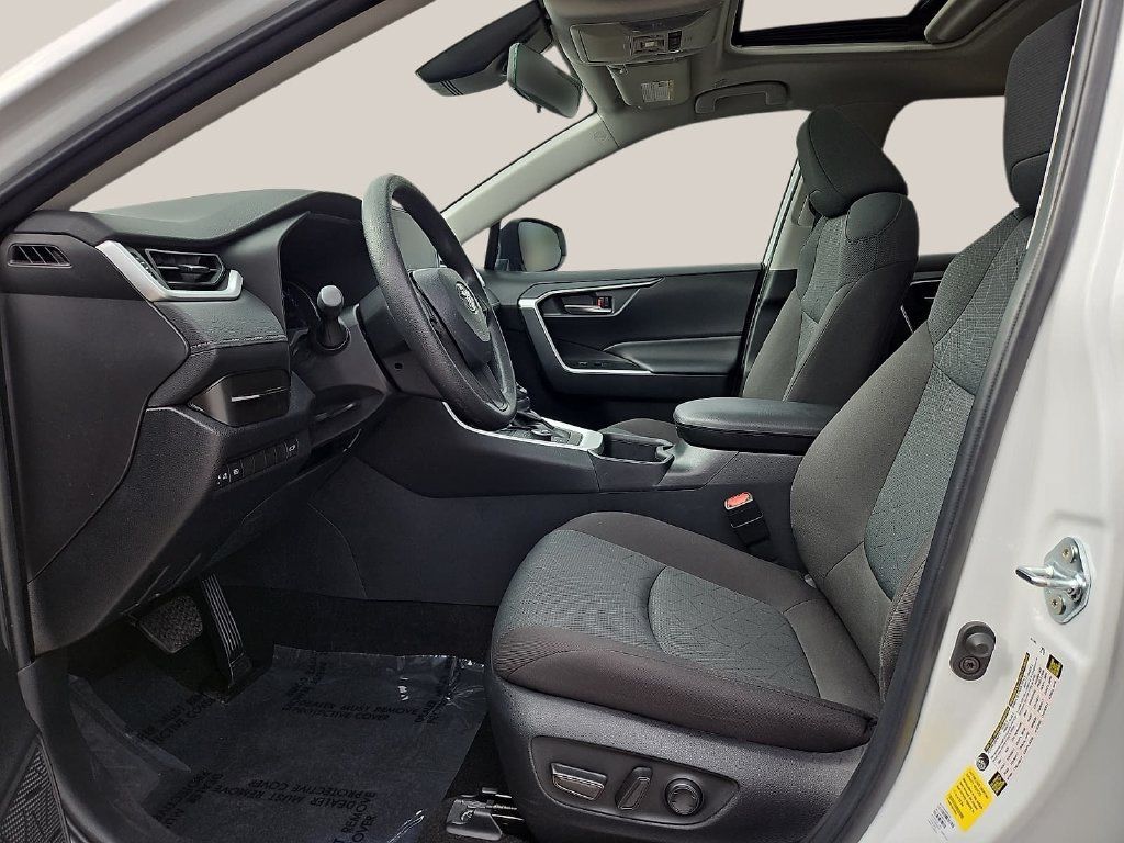 Used 2025 Toyota RAV4 XLE w/ Convenience Package AWD/4WD image 17