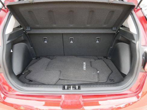 Used 2024 Hyundai Venue Limited FWD image 18