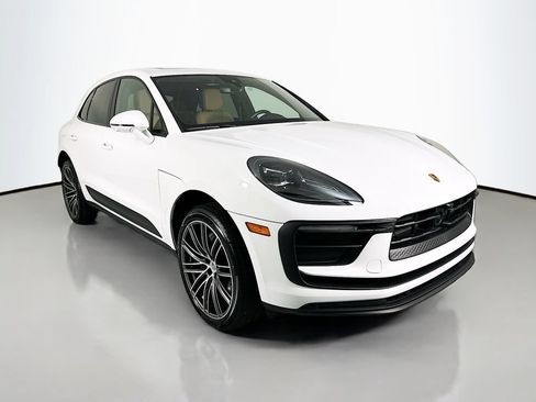 Certified 2026 Porsche Macan AWD/4WD image 7