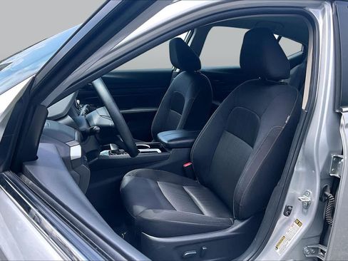 Used 2024 Nissan Altima 2.5 SV FWD image 8
