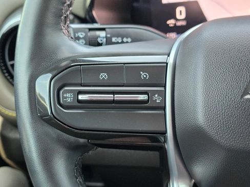 Used 2025 Chevrolet Colorado ZR2 w/ Technology Package AWD/4WD image 24