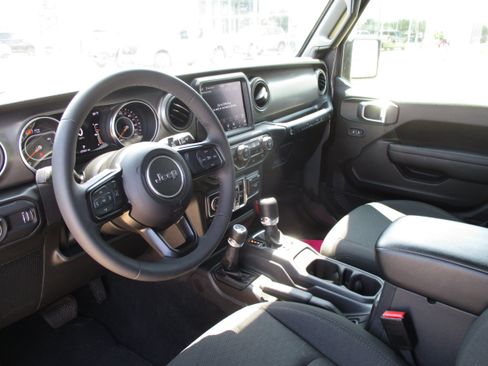 Used 2023 Jeep Wrangler Unlimited Sport w/ Sun And Sound Package AWD/4WD image 9