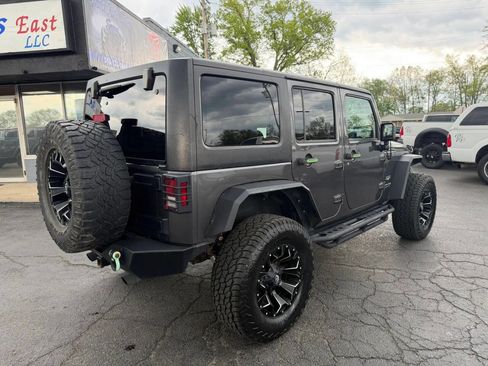 Used 2018 Jeep Wrangler Unlimited Sahara image 8