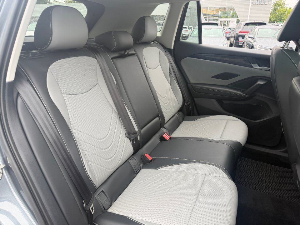 Certified 2026 Volkswagen Tiguan SE w/ Panoramic Sunroof Package AWD/4WD image 29