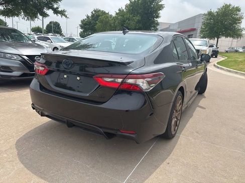 Used 2023 Toyota Camry SE w/ Convenience Package FWD image 3