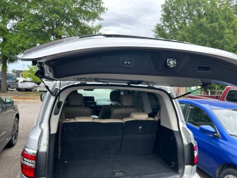 Used 2021 Nissan Armada SL w/ Captain's Chairs Package RWD image 21