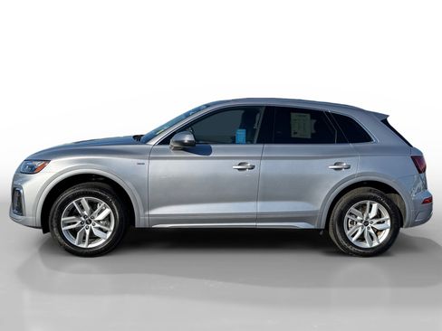 Used 2023 Audi Q5 2.0T Premium w/ Convenience Package image 2