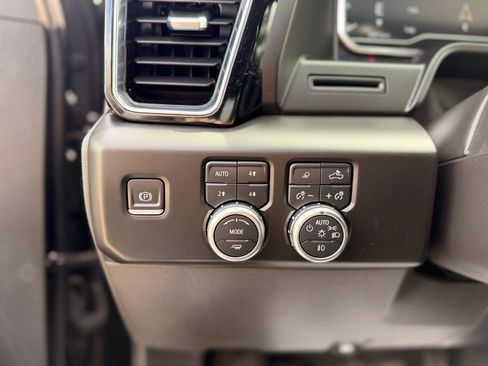 Used 2023 GMC Sierra 1500 Denali AWD/4WD image 12