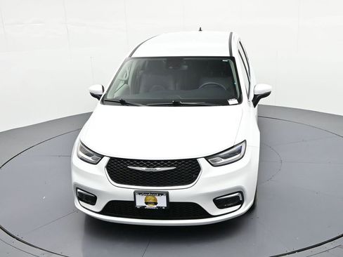 Used 2023 Chrysler Pacifica Touring-L FWD image 30
