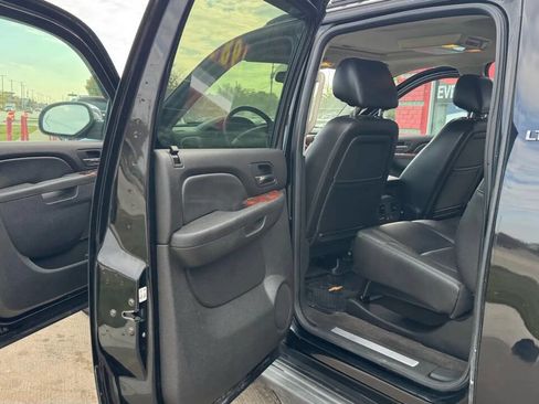 Used 2012 Chevrolet Avalanche LTZ image 18