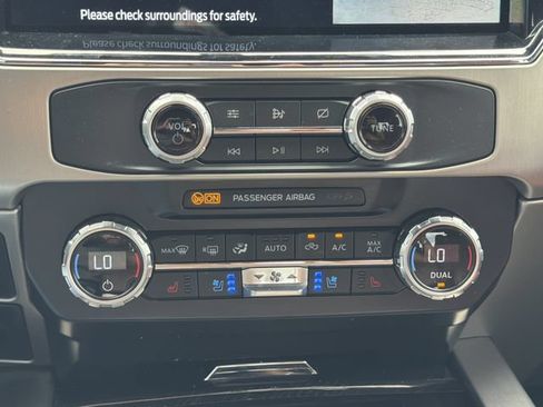 Used 2022 Ford F350 Platinum AWD/4WD image 21