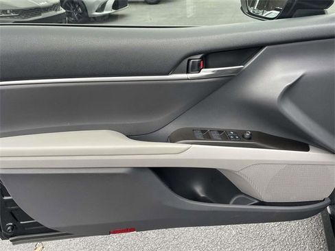 Used 2021 Toyota Camry LE image 15