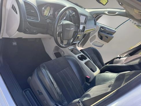 Used 2015 Chrysler Town & Country Limited FWD image 12