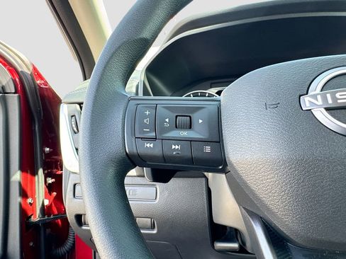 Used 2025 Nissan Rogue S FWD image 20