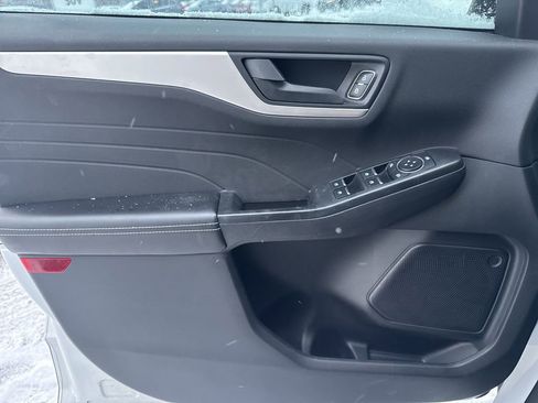 Used 2022 Ford Escape SE image 9