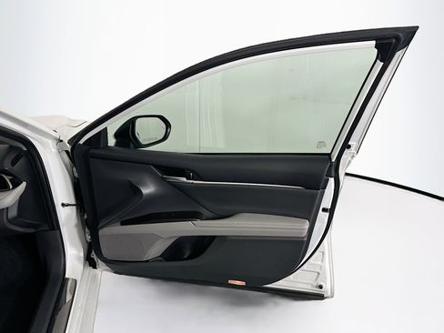 Used 2023 Toyota Camry XLE image 29