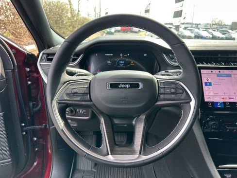 Used 2025 Jeep Grand Cherokee Limited w/ Black Appearance Package image 49