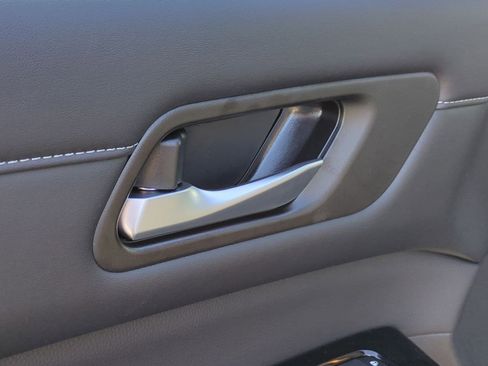 New 2025 Nissan Pathfinder SL image 13