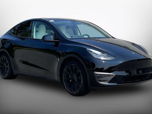 Used 2022 Tesla Model Y Long Range AWD/4WD image 2