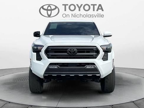 Used 2025 Toyota Tacoma SR5 image 9