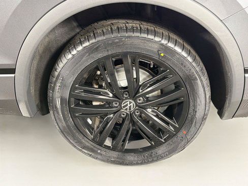 Used 2022 Volkswagen Tiguan SE R-Line AWD/4WD image 35