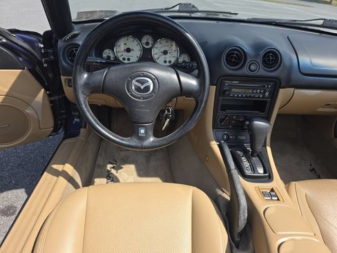 Used 2001 MAZDA MX-5 Miata RWD image 16