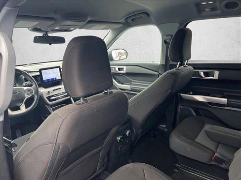 Used 2022 Ford Explorer XLT image 17