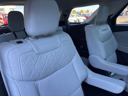 Used 2025 Ford Explorer Platinum w/ Ultimate Package image 25