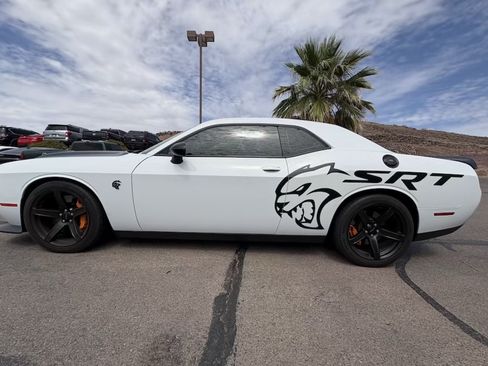 Used 2022 Dodge Challenger SRT Hellcat w/ Plus Package RWD image 2