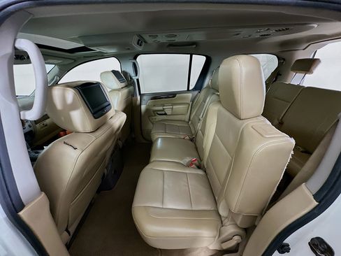 Used 2014 Nissan Armada Platinum image 28
