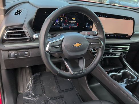 Certified 2025 Chevrolet Traverse LT FWD image 4