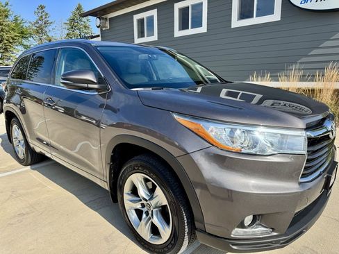 Used 2016 Toyota Highlander Limited image 2