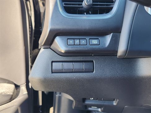 Used 2019 Lexus UX 200 image 21