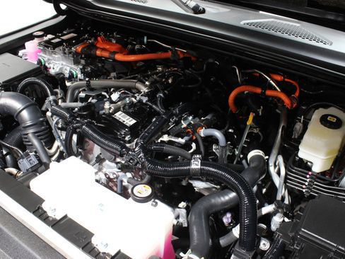 Used 2025 Toyota Land Cruiser image 18