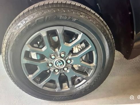 Used 2023 Toyota Tundra Platinum AWD/4WD image 17