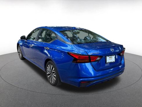 Used 2025 Nissan Altima 2.5 SV FWD image 5