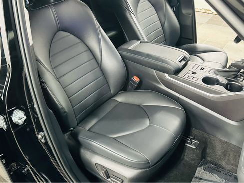 Used 2023 Toyota Highlander XLE image 24